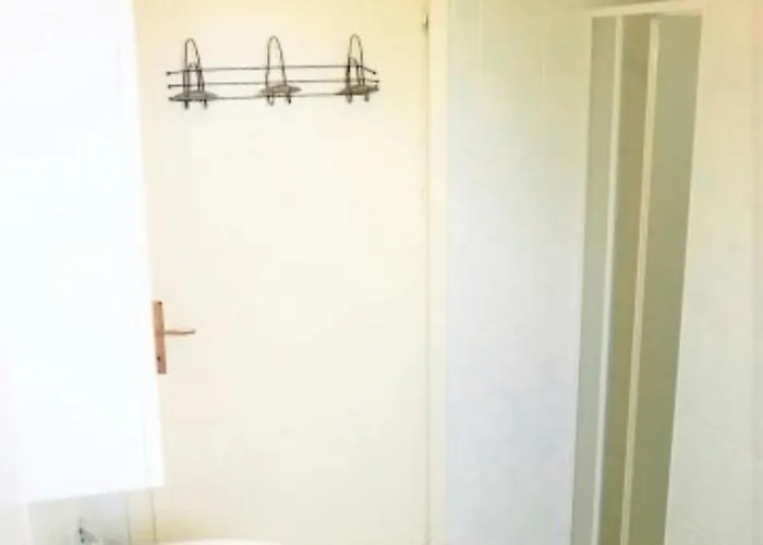 Tranquil Steps From The Shore Διαμέρισμα Μπιμπιόνε