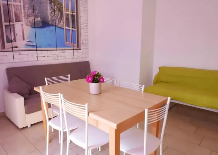 Tranquil Steps From The Shore Μπιμπιόνε